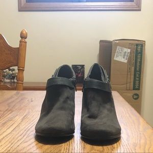 Grey boots, never worn